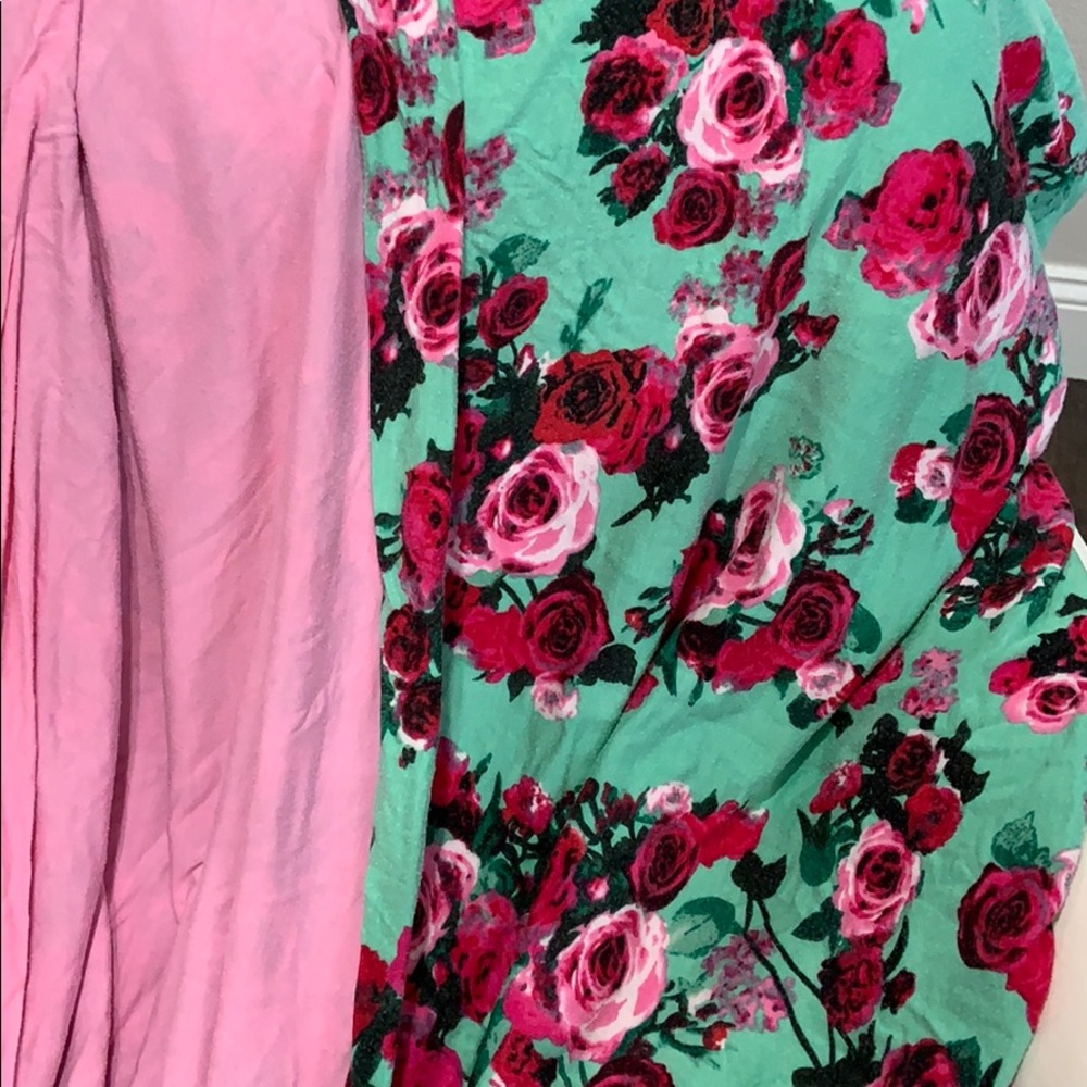 Largely floral throw blanket